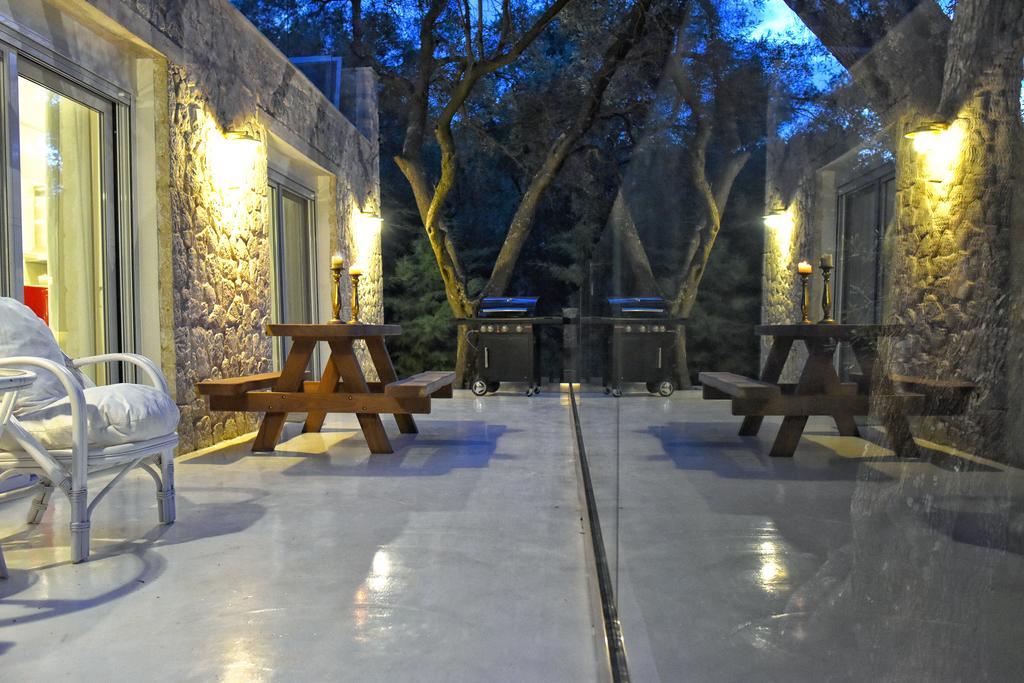 Mavres Luxury Studio Ágios Matthaíos Kültér fotó